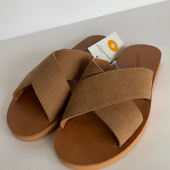 💥SALE! $10 or 3/$19 Universal Thread Vegan Suede Sandals - Picture 4 of 10